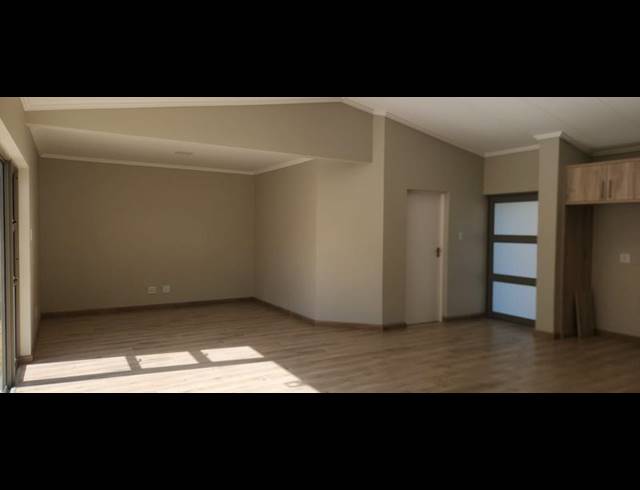 2 BEDROOM HOUSE FOR SALE IN SECUNDA CENTRAL